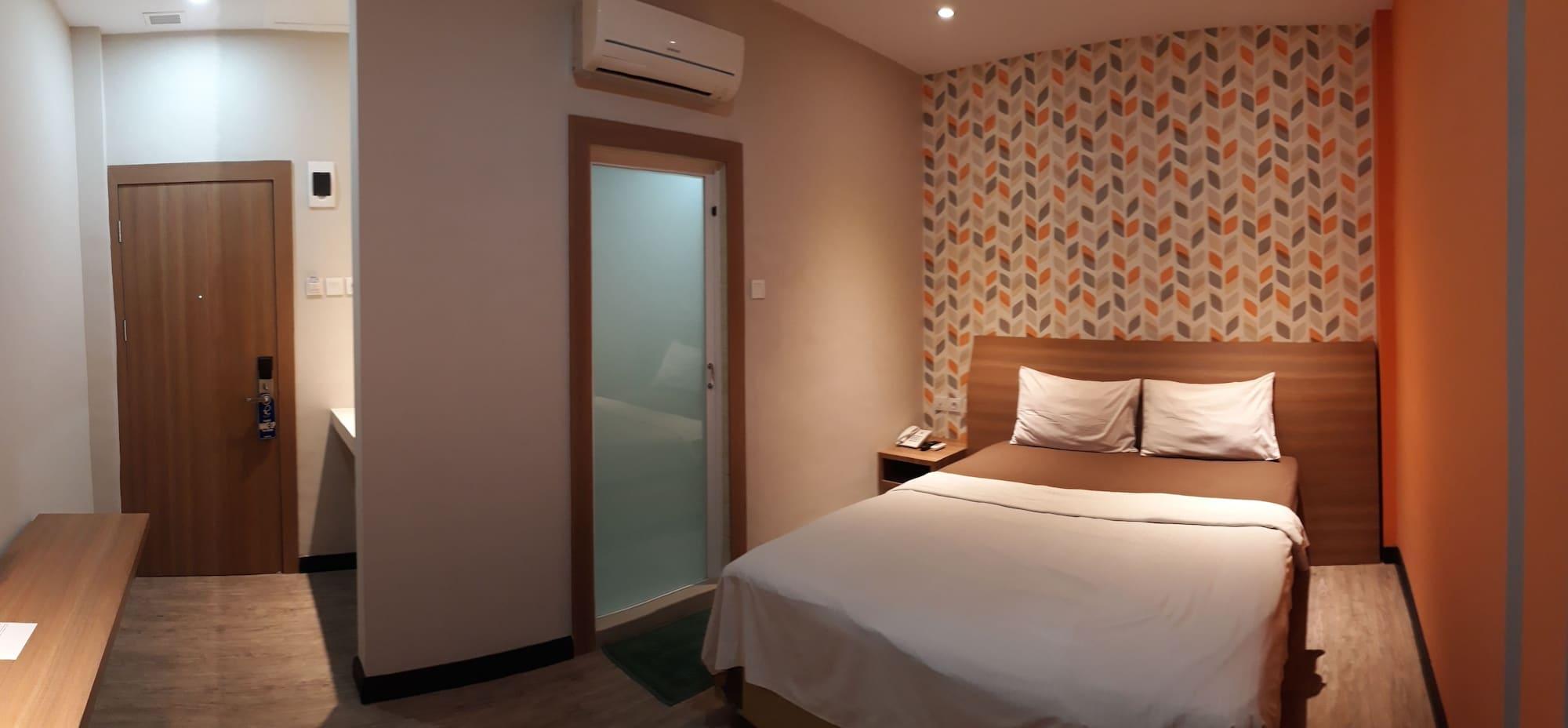 Kama Hotel Medan Exterior photo