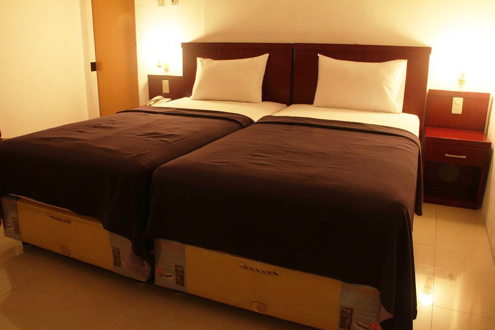 Kama Hotel Medan Exterior photo