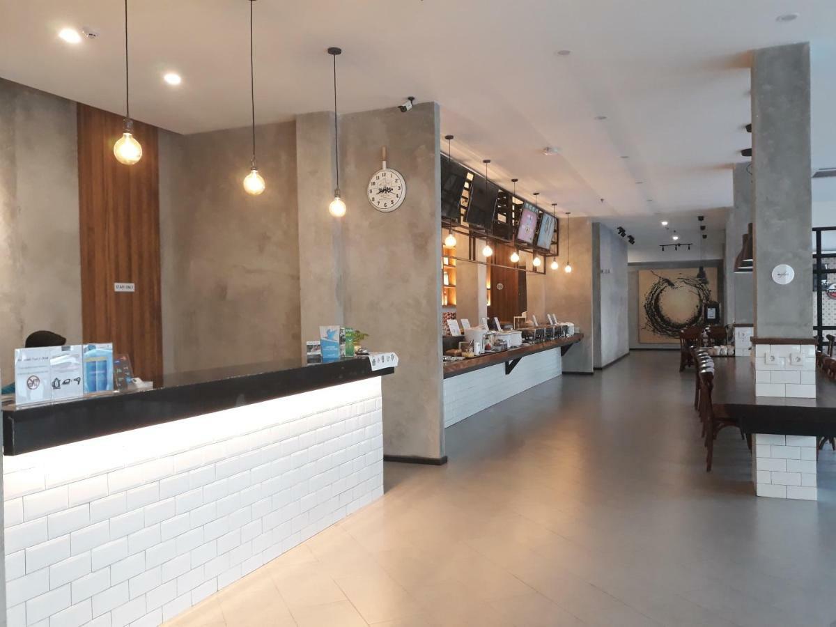Kama Hotel Medan Exterior photo