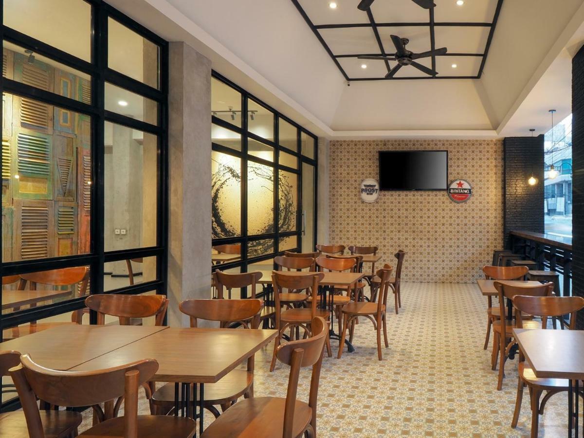 Kama Hotel Medan Exterior photo